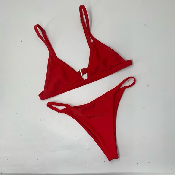 Red bikini - Picture 6 of 7